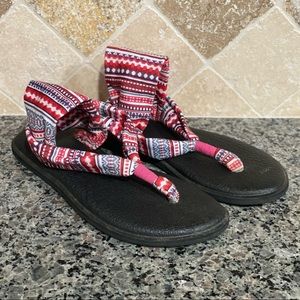 Yoga Sling 2 sandals size 9 Like New wore 1 time perfect